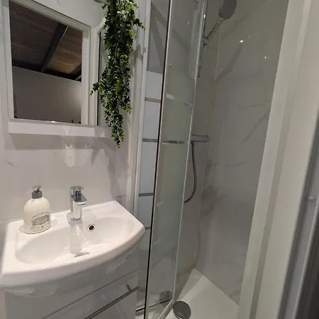 Superbe Studette Au Coeur De L'ile Saint Louis - 1 Personne * Paris